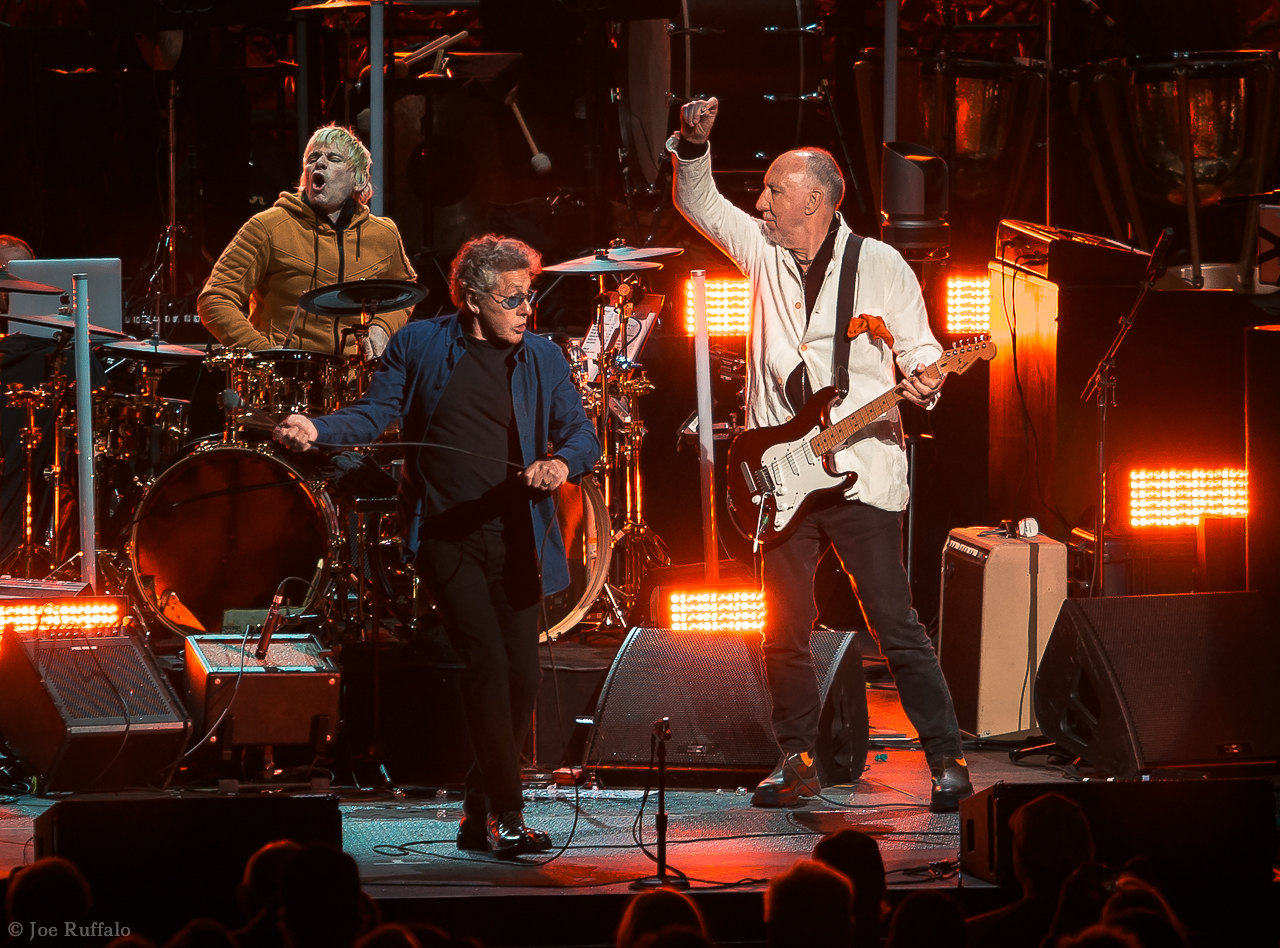The Who Receive Warm Welcome From Frozen Tinley Park Crowd